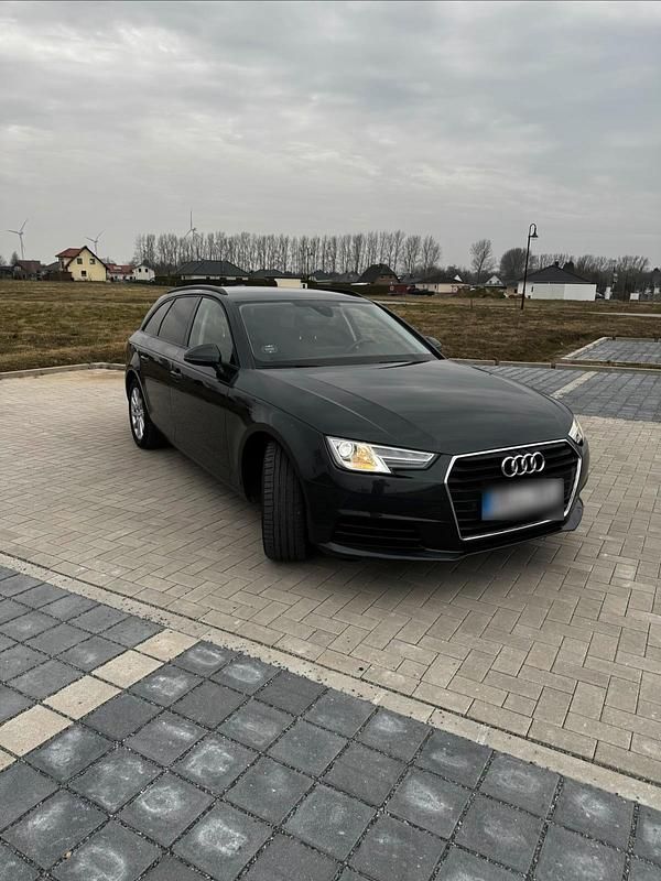 Gebraucht Audi A4 Attraction 150 PS (110 kW) 2016 Grau Kombi