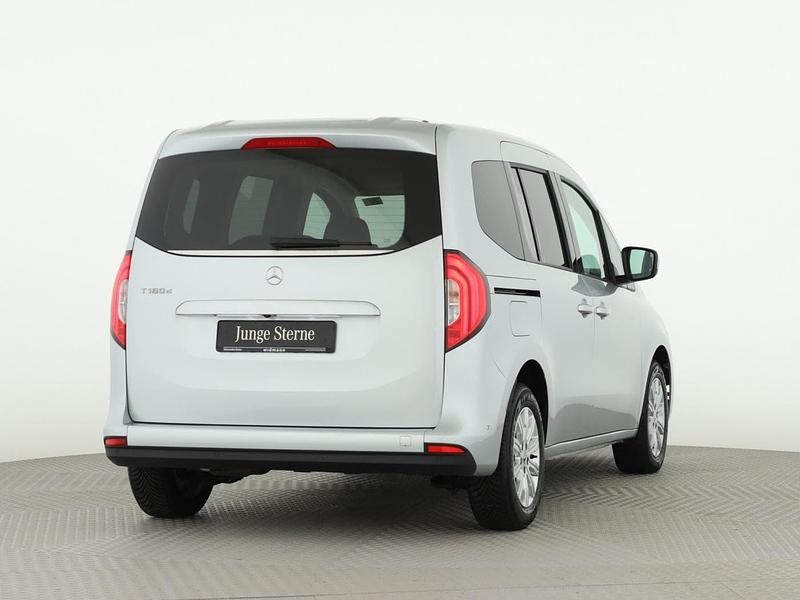 Gebraucht Mercedes T180 Progressive 116 PS (85 kW) 2022 Silber Van / Kleinbus