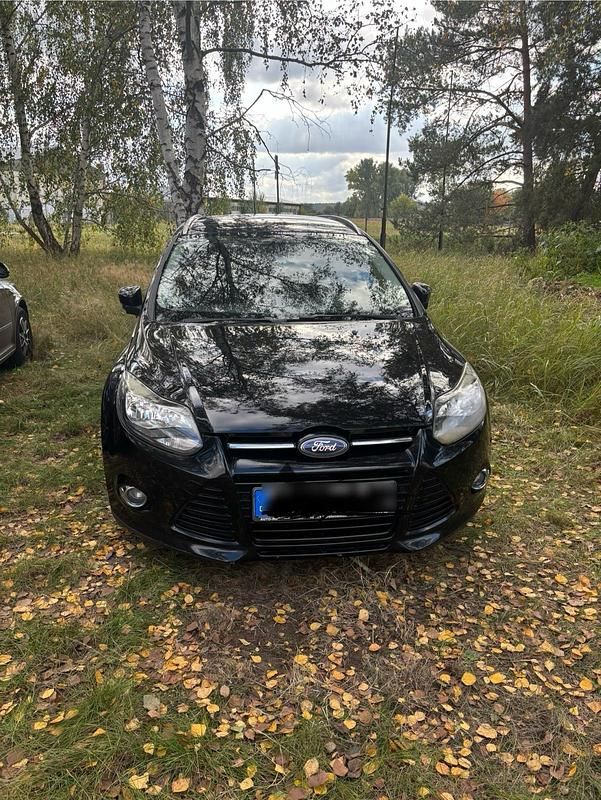 Schwarz Gebraucht 2012 Ford Focus Titanium Kombi | 2.900 € (Superpreis) - Bild 1/4