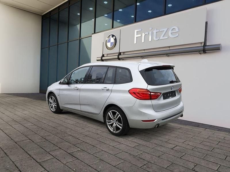 Gebraucht BMW 220 Gran Tourer Sport Line 190 PS (139 kW) 2017 Silber Van / Kleinbus