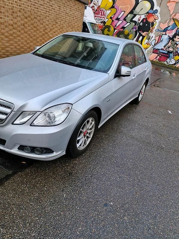 Gebraucht Mercedes E200 184 PS (135 kW) 2011 Silber Limousine