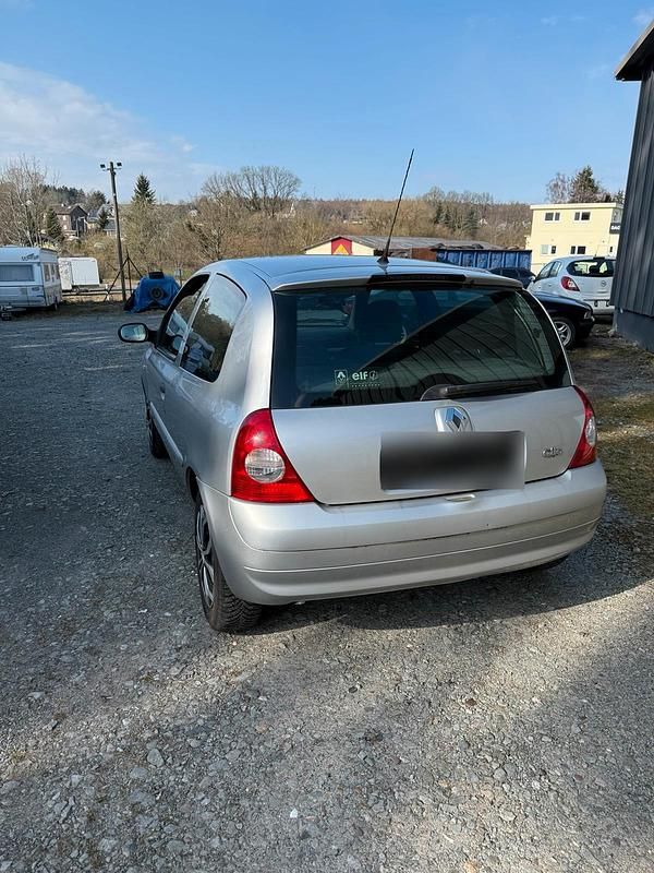 Gebraucht Renault Clio II 75 PS (55 kW) 2005 Silber Kleinwagen