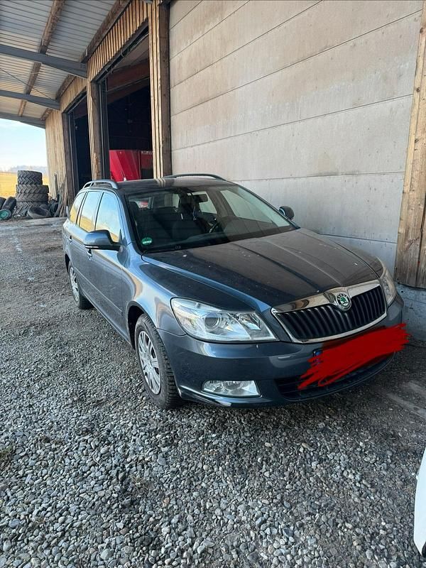 Grau Gebraucht 2009 Skoda Octavia Kombi | 3.500 € - Bild 1/4