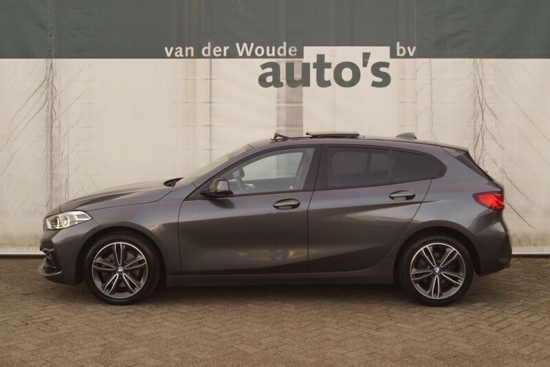 Grau Gebraucht 2021 BMW 118 Executive Kleinwagen | 19.952 € (Teuer) - Bild 1/4
