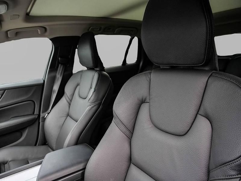 Gebraucht Volvo V60 Plus 197 PS (144 kW) 2025 Schwarz Kombi