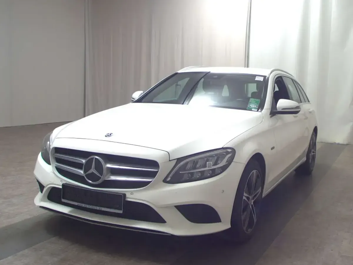 Gebraucht Mercedes C300e Avantgarde 306 PS (225 kW) 2020 Polarweiß Kombi