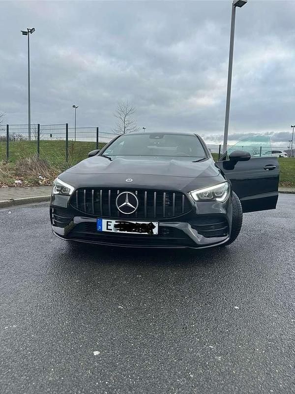 Schwarz Gebraucht 2022 Mercedes CLA200 Limousine | 31.900 € (Fairer Preis) - Bild 1/4