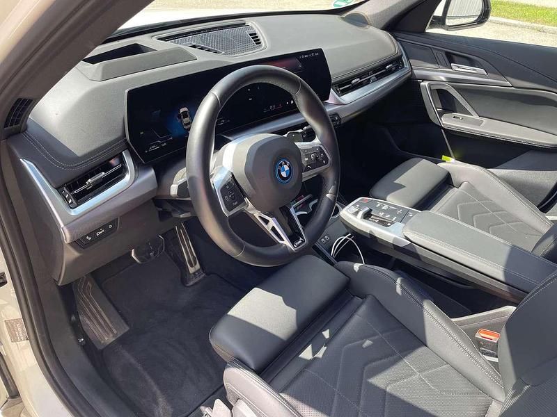 Weiß Gebraucht 2024 BMW X1 SUV | 52.900 € (Teuer) - Bild 1/4