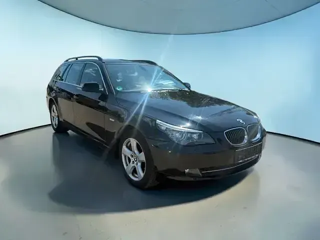 Gebraucht BMW 525 Advantage 218 PS (160 kW) 2010 Schwarz Kombi