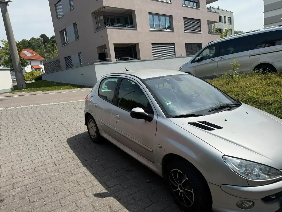 Gebraucht Peugeot 206 Tendance 80 PS (58 kW) 2007 Silber Kleinwagen