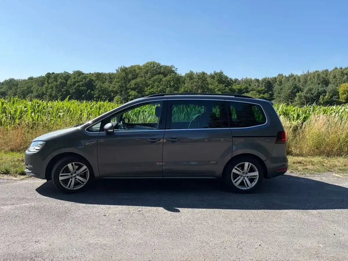 Gebraucht VW Sharan Comfortline 150 PS (110 kW) 2021 Grau Van / Kleinbus