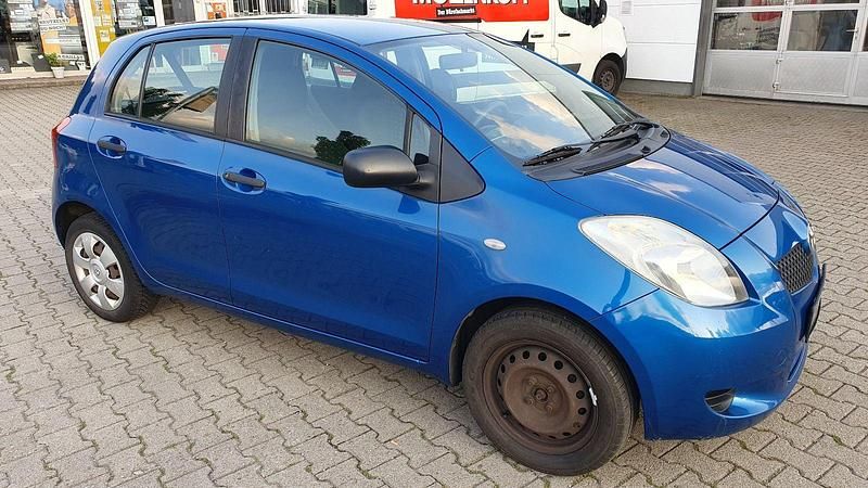 Blau Gebraucht 2008 Toyota Yaris Limousine | 1.850 € (Guter Preis) - Bild 1/4