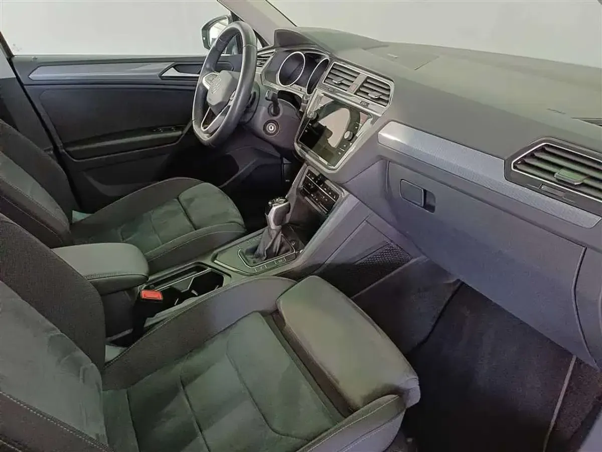 Gebraucht VW Tiguan Life 150 PS (110 kW) 2023 Grau SUV