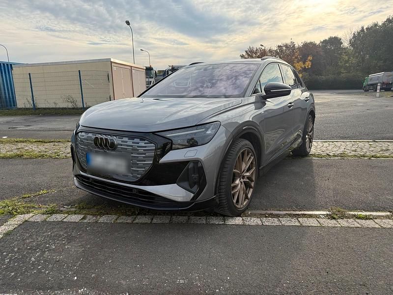 Grau Gebraucht 2022 Audi Q4 e-tron Edition .1 SUV | 35.500 € (Fairer Preis) - Bild 1/4