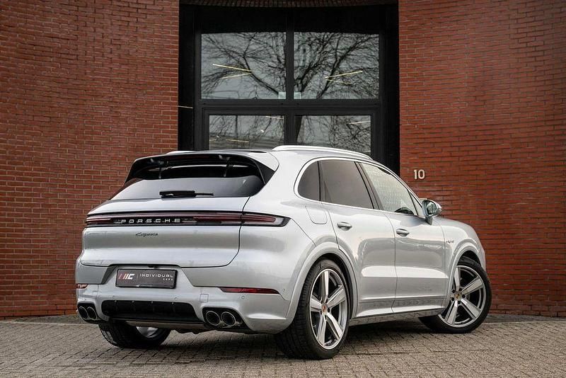 Gebraucht Porsche Cayenne 470 PS (345 kW) 2025 Silber SUV