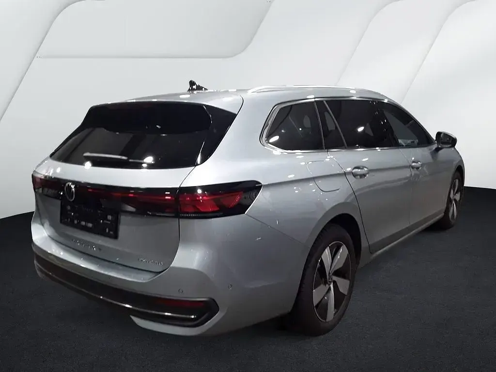 Gebraucht VW Passat Business 150 PS (110 kW) 2025 Oyster silver Kombi