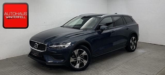 Denim blue (metallic) Gebraucht 2022 Volvo V60 CC Kombi | 33.880 € (Superpreis) - Bild 1/4
