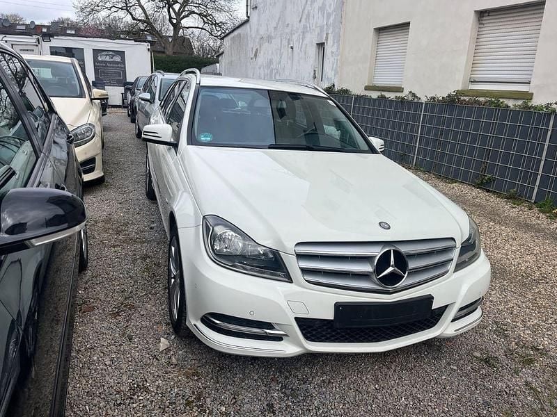Gebraucht Mercedes C180 156 PS (114 kW) 2011 Weiß Kombi