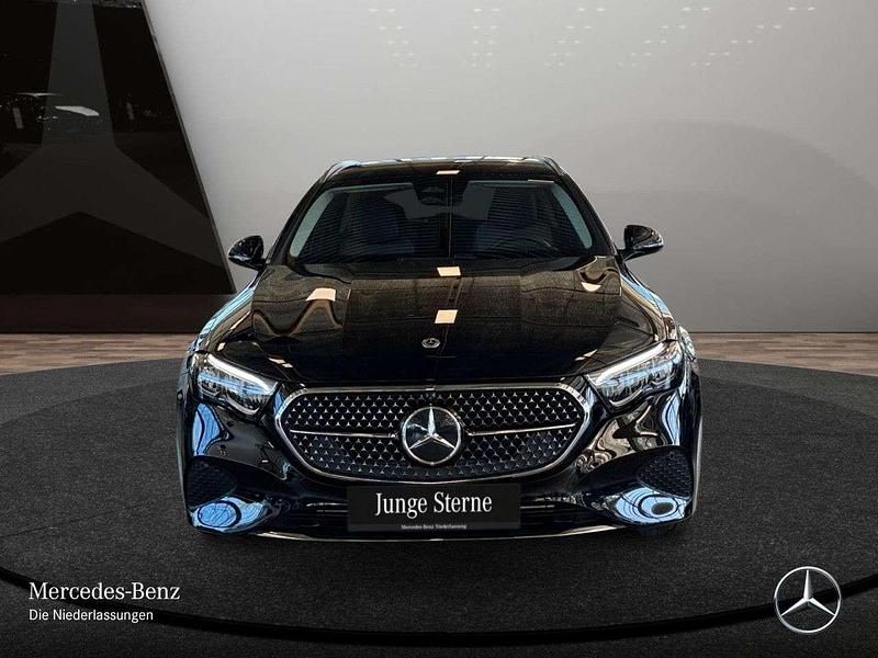 Gebraucht Mercedes E300 Avantgarde 197 PS (144 kW) 2025 Schwarz Limousine