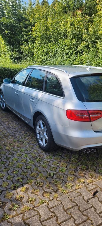 Silber Gebraucht 2013 Audi A4 Attraction Kombi | 8.000 € (Guter Preis) - Bild 1/4