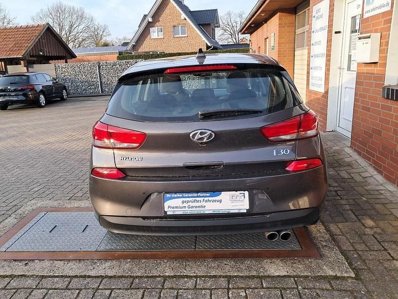Gebraucht Hyundai i30 Trend 140 PS (102 kW) 2018 Grau Limousine