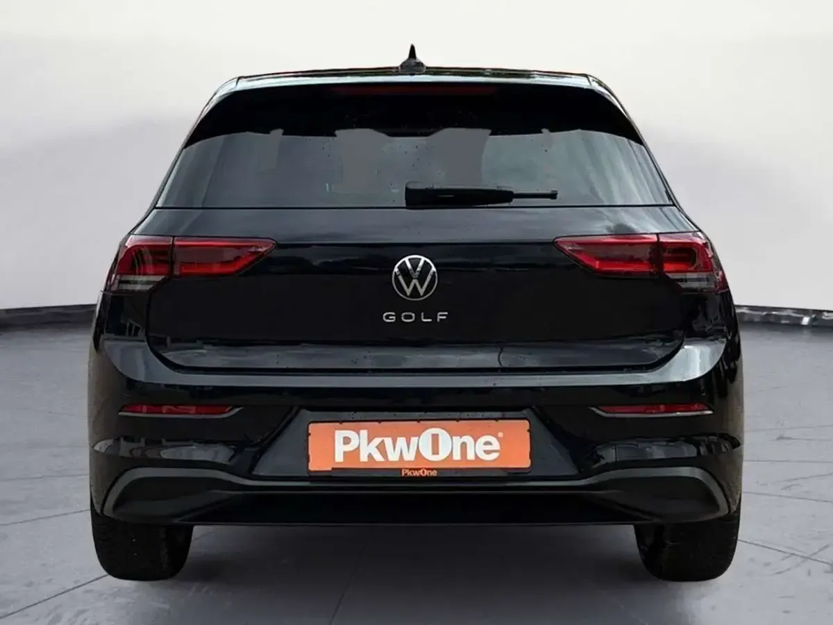 Gebraucht VW Golf VIII Life 131 PS (96 kW) 2023 Schwarz Limousine