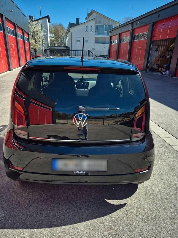 Second-hand VW up! Beats 65 CP (47 kW) 2020 Negru Hatchback