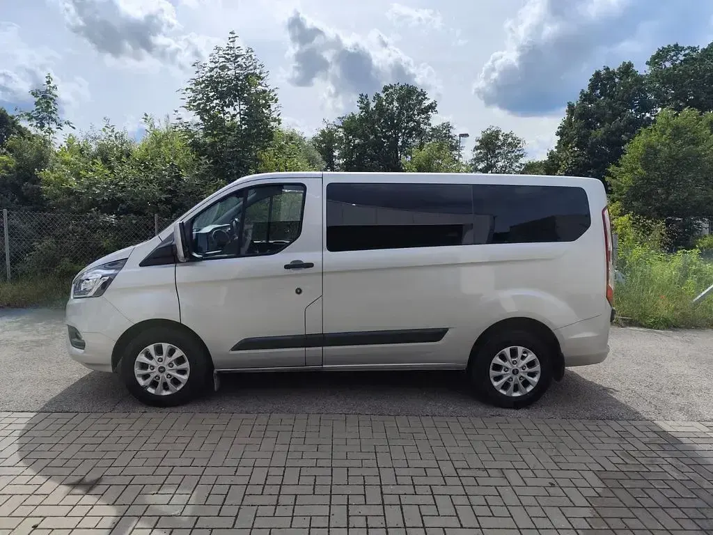 Gebraucht Ford Transit Custom Trend 131 PS (96 kW) 2022 Silber Van / Kleinbus