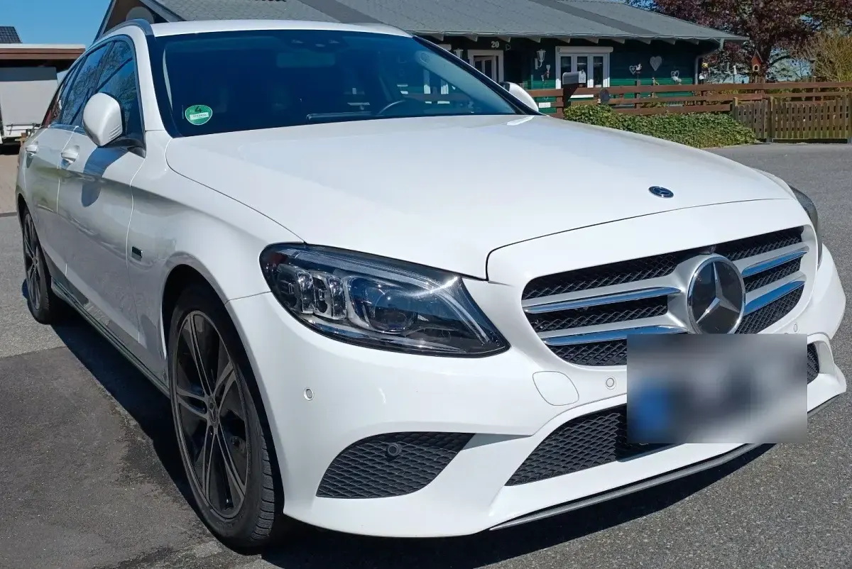 Gebraucht Mercedes C300e 306 PS (225 kW) 2020 Weiß Kombi
