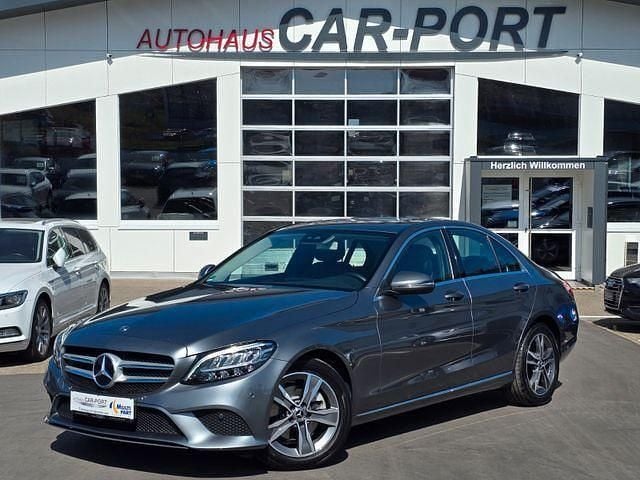 Grau Gebraucht 2018 Mercedes C220 Limousine | 26.690 € (Fairer Preis) - Bild 1/4