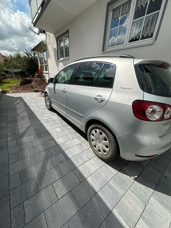 Grau Gebraucht 2010 VW Golf Plus Van / Kleinbus | 3.899 € (Guter Preis) - Bild 1/4