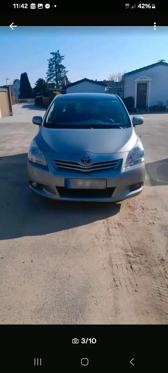 Gebraucht Toyota Verso 147 PS (108 kW) 2011 Silber Van / Kleinbus