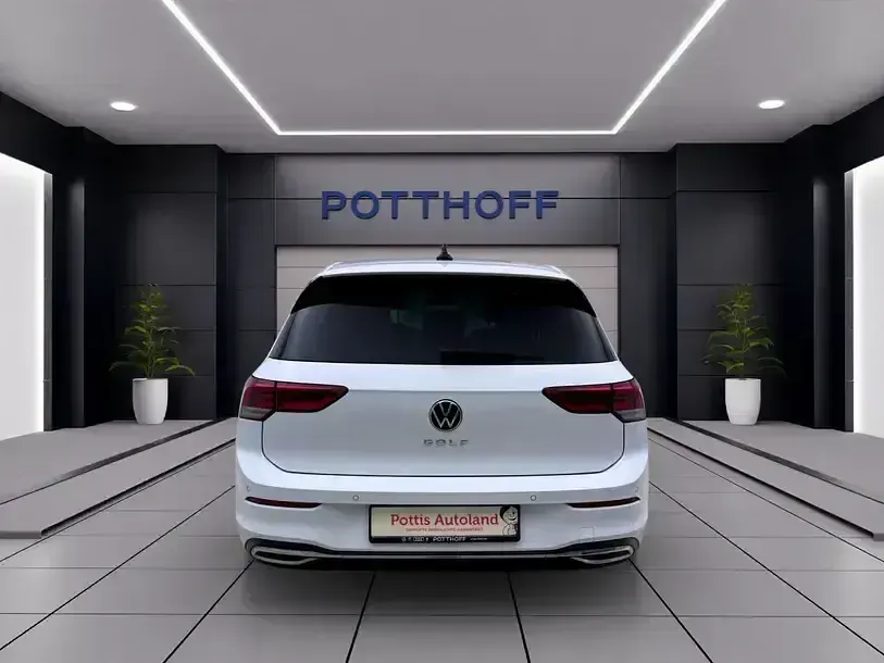 Gebraucht VW Golf VIII Active 150 PS (110 kW) 2023 Pure white Limousine