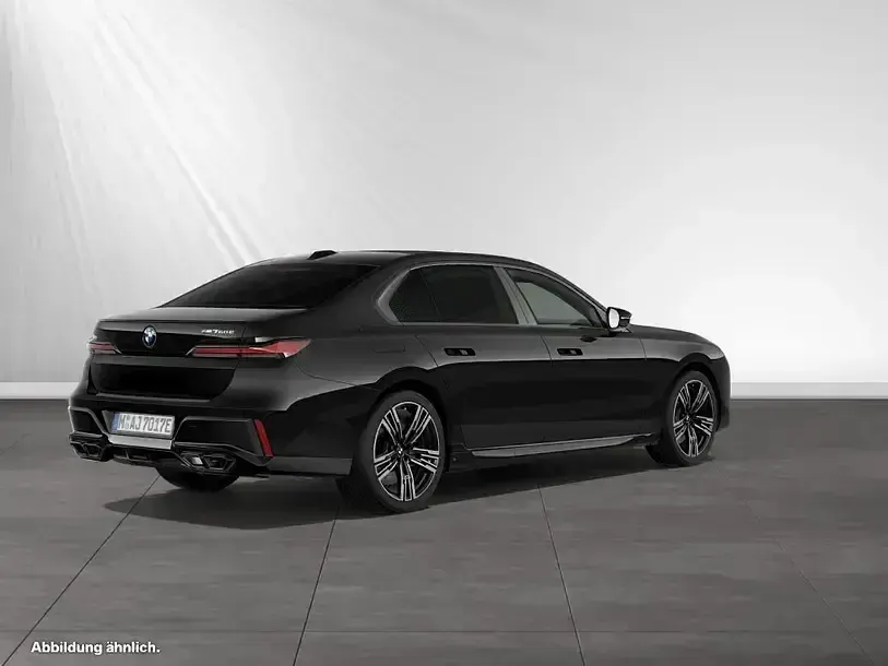 Gebraucht BMW M760e M Sport 571 PS (419 kW) 2025 Black sapphire metallic Limousine