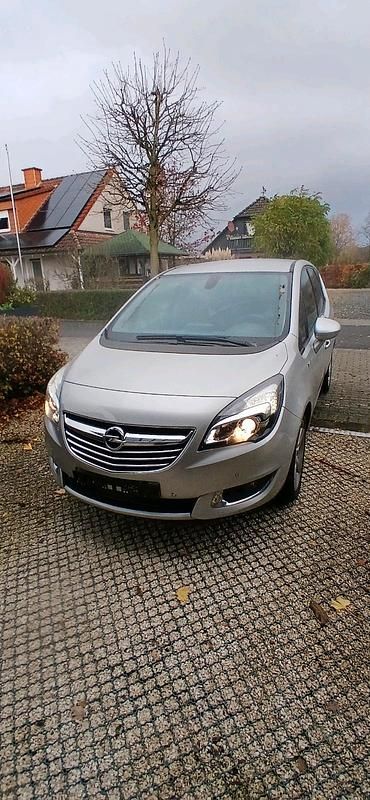 Grau Gebraucht 2015 Opel Meriva Van / Kleinbus | 8.990 € (Etwas zu teuer) - Bild 1/4