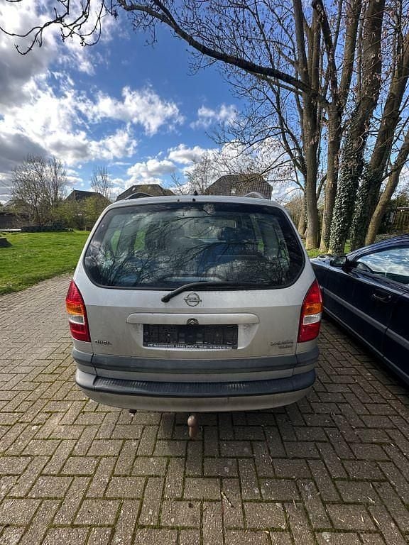 Gebraucht Opel Zafira Edition 101 PS (74 kW) 2000 Silber Van / Kleinbus