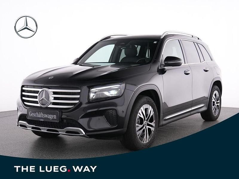 Schwarz metalliclack kosmossch Gebraucht 2025 Mercedes GLB200 Progressive SUV | 45.885 € (Fairer Preis) - Bild 1/4