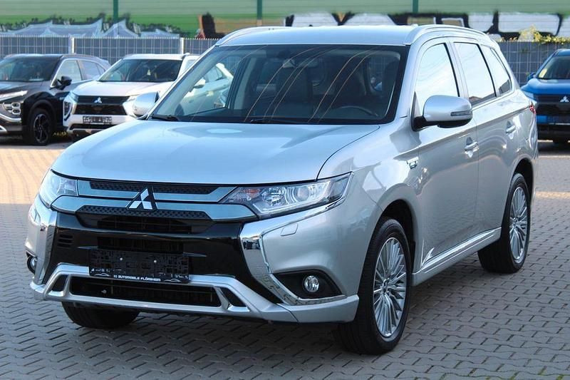Silber Gebraucht 2021 Mitsubishi Outlander P-HEV SUV | 22.990 € (Fairer Preis) - Bild 1/4