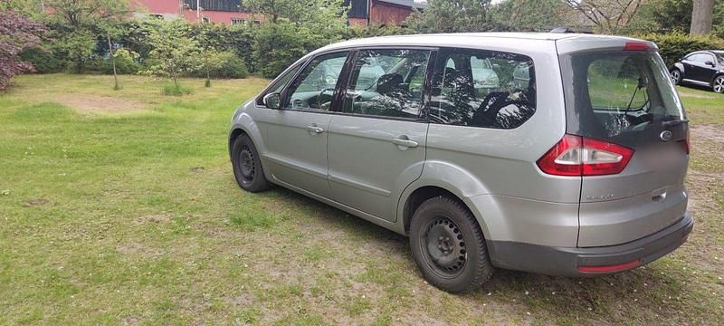 Gebraucht Ford Galaxy Ghia 140 PS (102 kW) 2009 Silber Van / Kleinbus