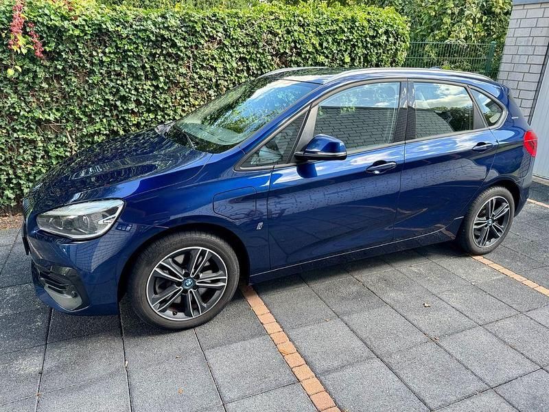 Blau Gebraucht 2019 BMW 225 Active Tourer iPerformance Van / Kleinbus | 16.000 € (Guter Preis) - Bild 1/4