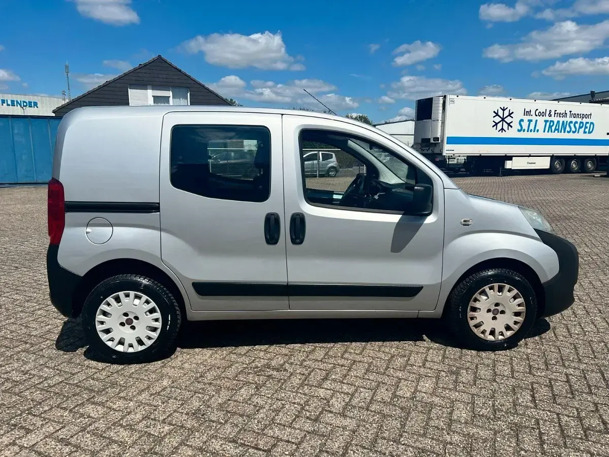 Gebraucht Fiat Fiorino Basis 73 PS (53 kW) 2011 Grau Van / Kleinbus