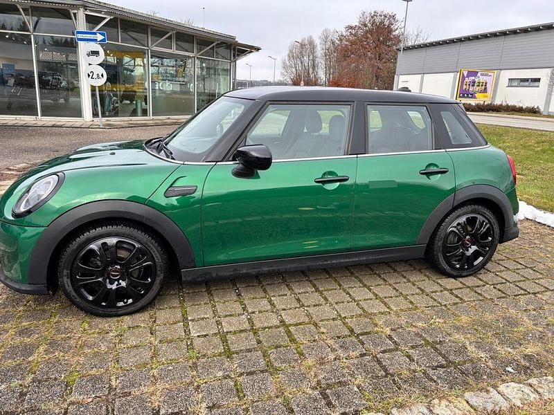 Gebraucht Mini Cooper Classic 136 PS (100 kW) 2022 Grün Kleinwagen