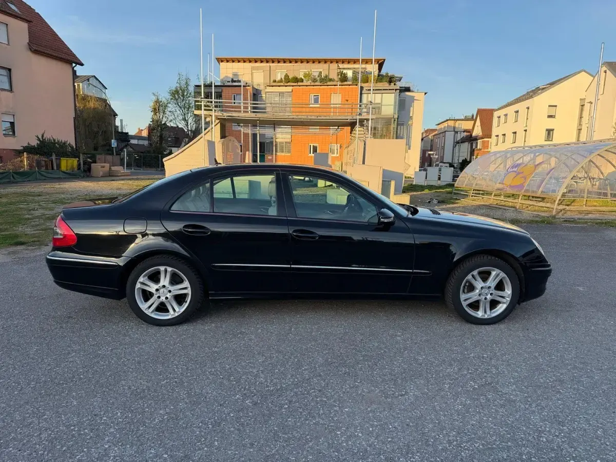 Gebraucht Mercedes E280 190 PS (139 kW) 2007 Schwarz Limousine
