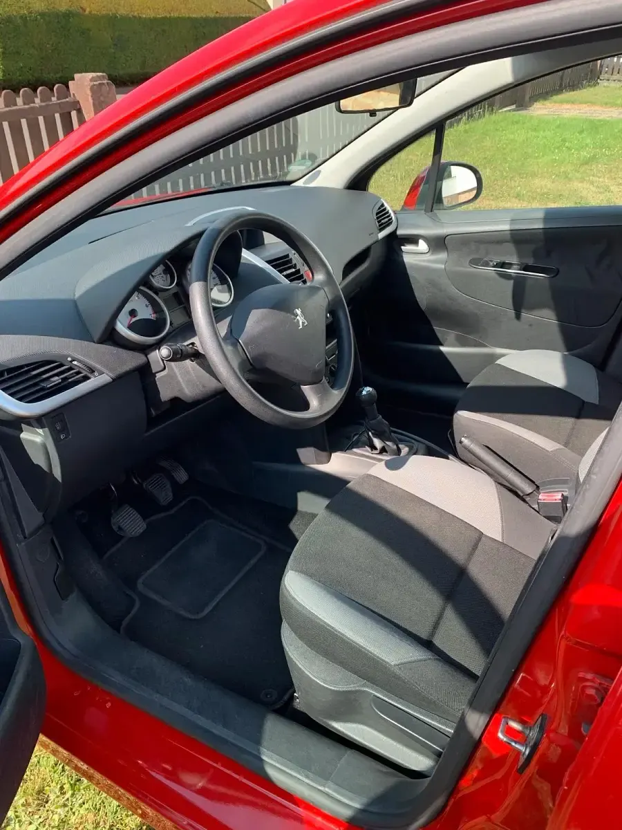 Gebraucht Peugeot 207 Urban Move 75 PS (55 kW) 2008 Rot Kleinwagen