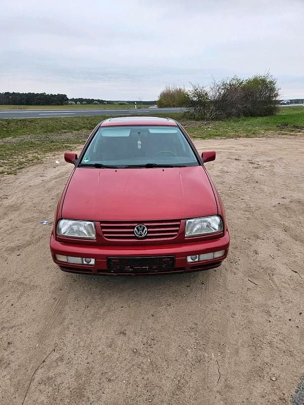 Second-hand VW Vento 75 CP (55 kW) 1997 Roșu Berlinǎ