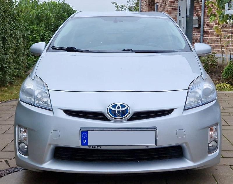Silber Gebraucht 2010 Toyota Prius Life Kleinwagen | 7.800 € (Fairer Preis) - Bild 1/4