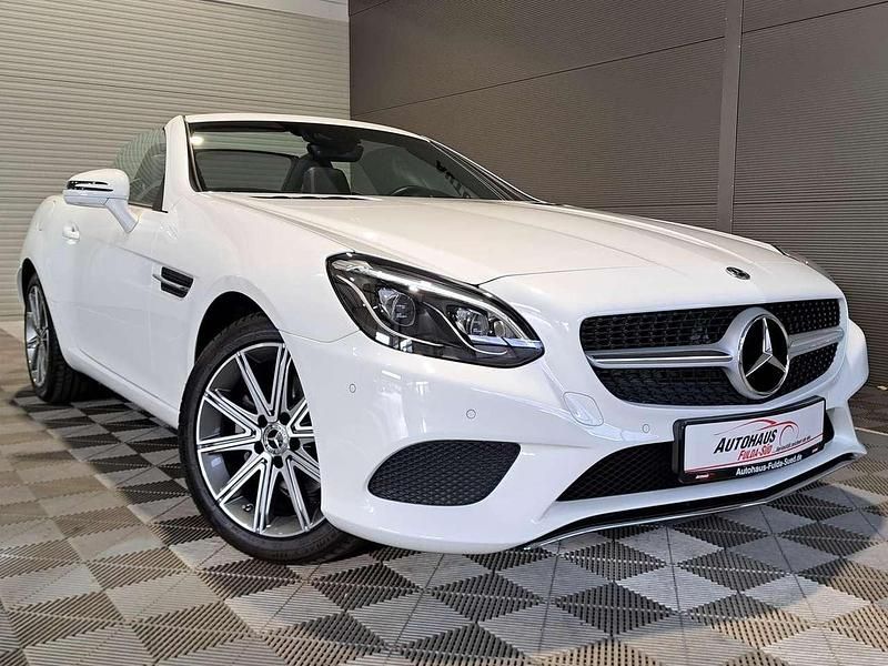 Weiß Gebraucht 2018 Mercedes SLC180 Cabrio | 26.970 € (Fairer Preis) - Bild 1/3