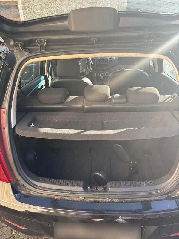 Gebraucht Hyundai i10 67 PS (49 kW) 2012 Schwarz Kleinwagen