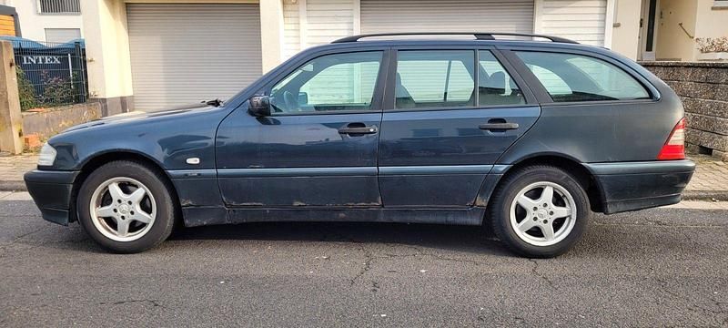 Schwarz Gebraucht 1999 Mercedes C180 Classic Kombi | 1.900 € (Guter Preis) - Bild 1/4