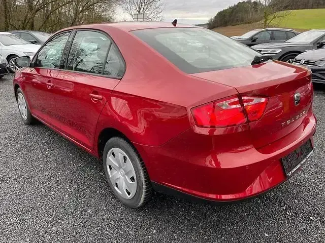 Used Seat Toledo Reference 86 HP (63 kW) 2013 Red Sedan